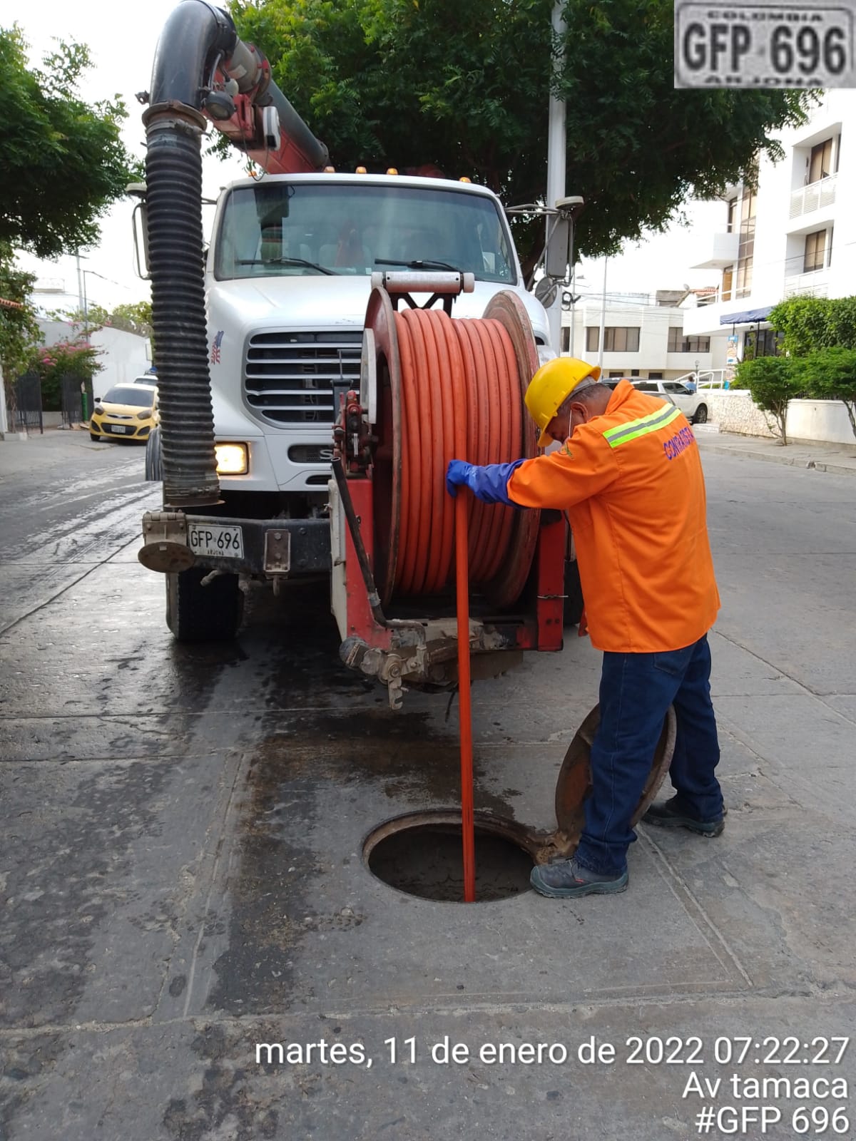 ESSMAR E.S.P. realiza mantenimientos preventivos en 1.041 manholes del Distrito ESSMAR E.S.P. realiza mantenimientos preventivos en 1.041 manholes del Distrito