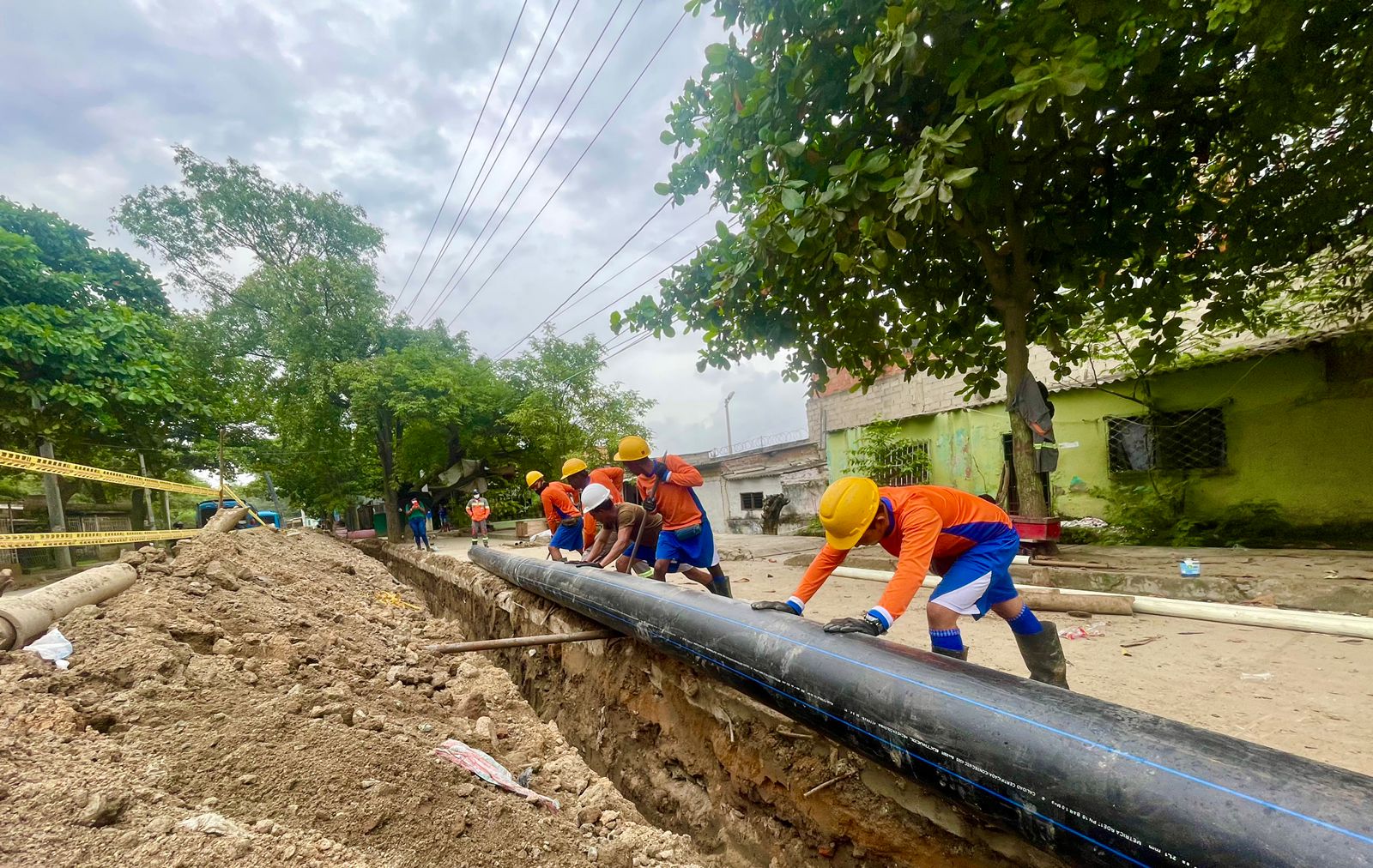 Inició la obra de la línea de conducción de la calle 30 que entregará agua potable a más de 5 mil familias Inició la obra de la línea de conducción de la calle 30 que entregará agua potable a más de 5 mil familias