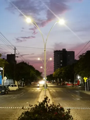Essmar deja en óptimo funcionamiento el servicio de alumbrado público afectado por hurto en la avenida del Liberador