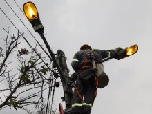 ESSMAR E.S.P. ilumina la zona rural con la instalación de luminarias en la vereda Tierra Linda